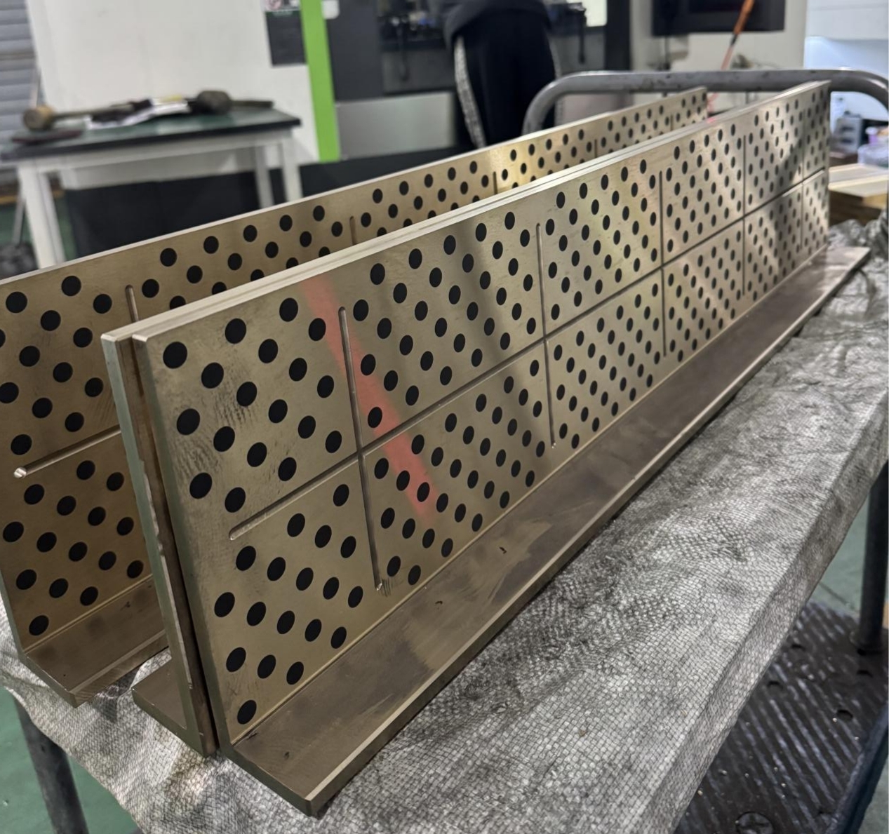 Koje su razlike između limene brončane i aluminijske bronce u samo-podmazivanju ležajeva?